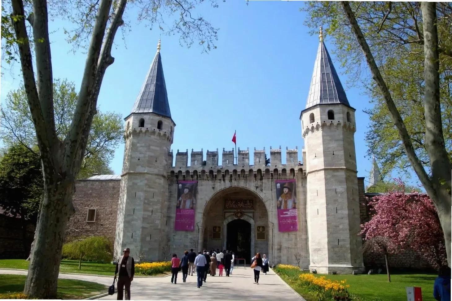 Topkapi Palace Gate Of Salutation, Istanbul, Turkey