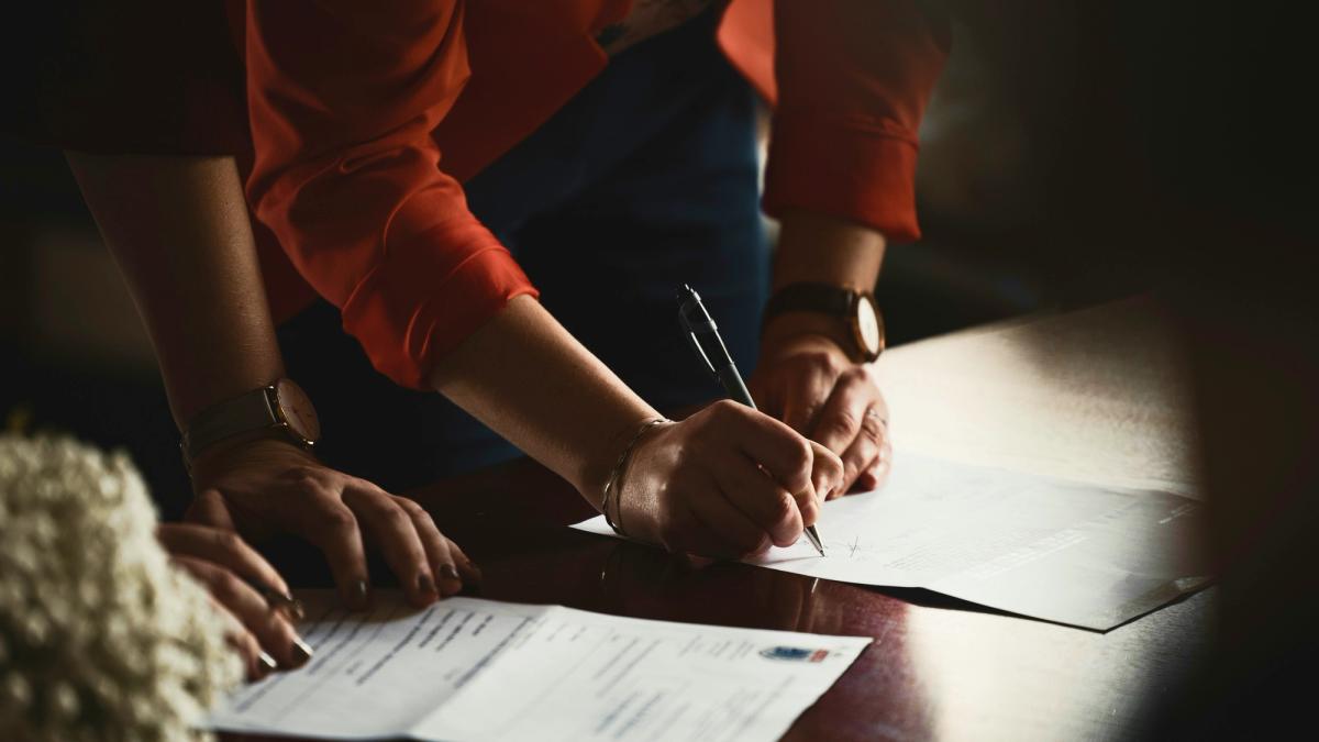AI Employment Contract Review: What to Look For