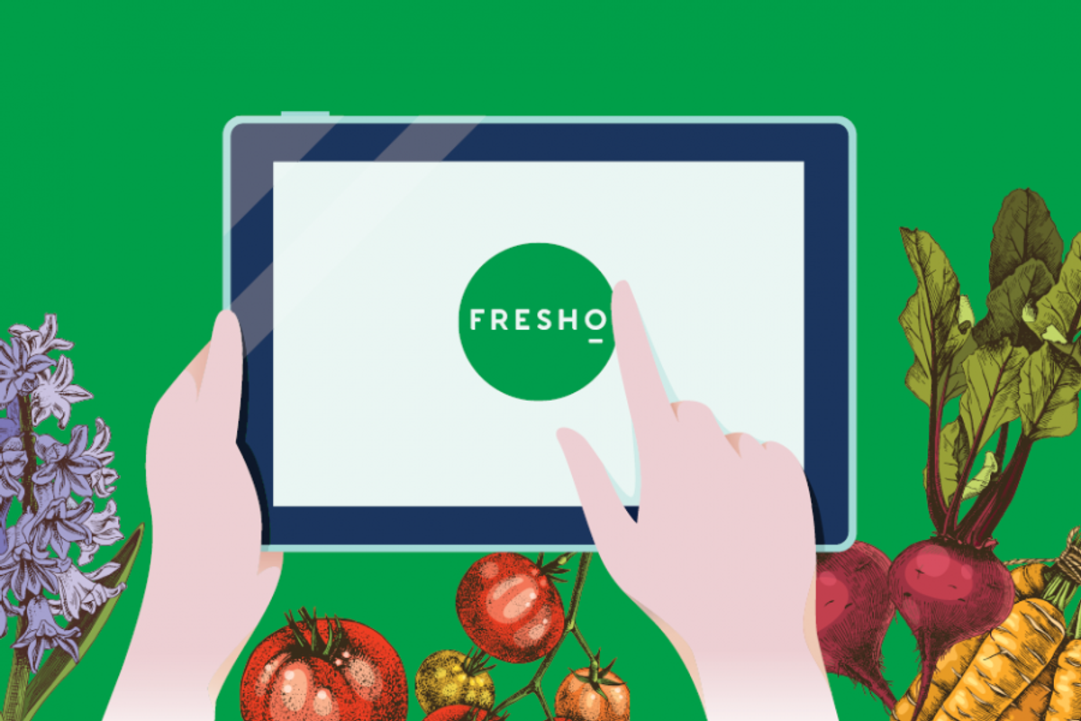 A hand holding a tablet showcasing innovative grocery shopping platform, fresho, revolutionising the way consumers buy their groceries.