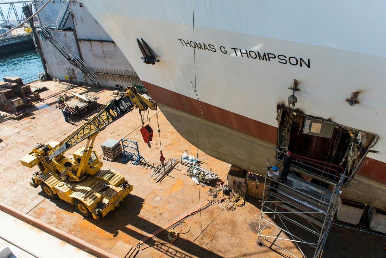 R/V Thomas G. Thompson 4