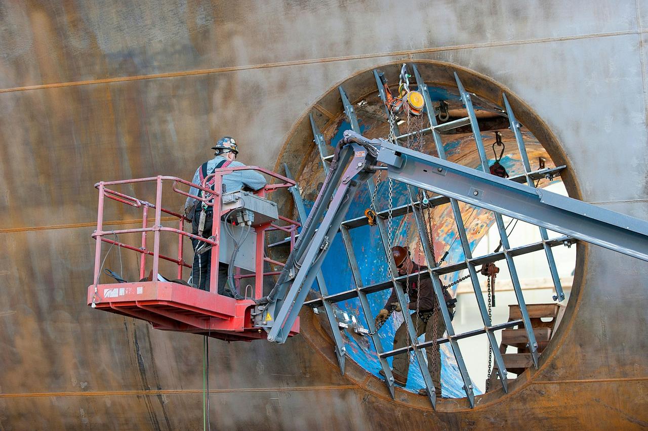 Radiance of the Seas workers