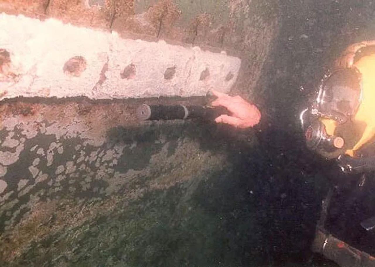 Diver doing cathodic protection