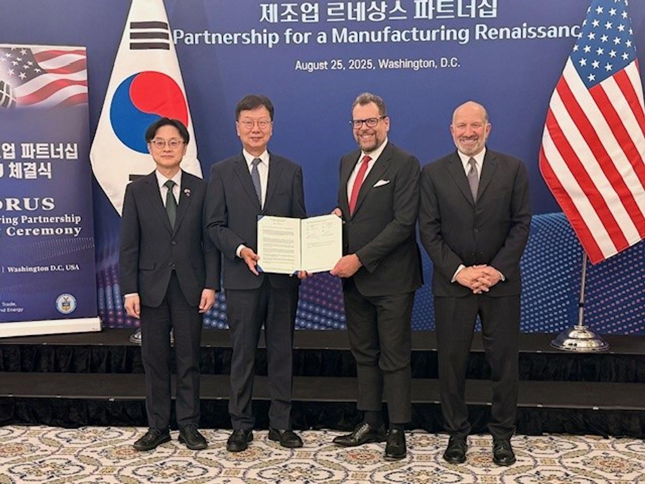 Vigor Marine Group, Samsung Heavy Industries signing with government officials