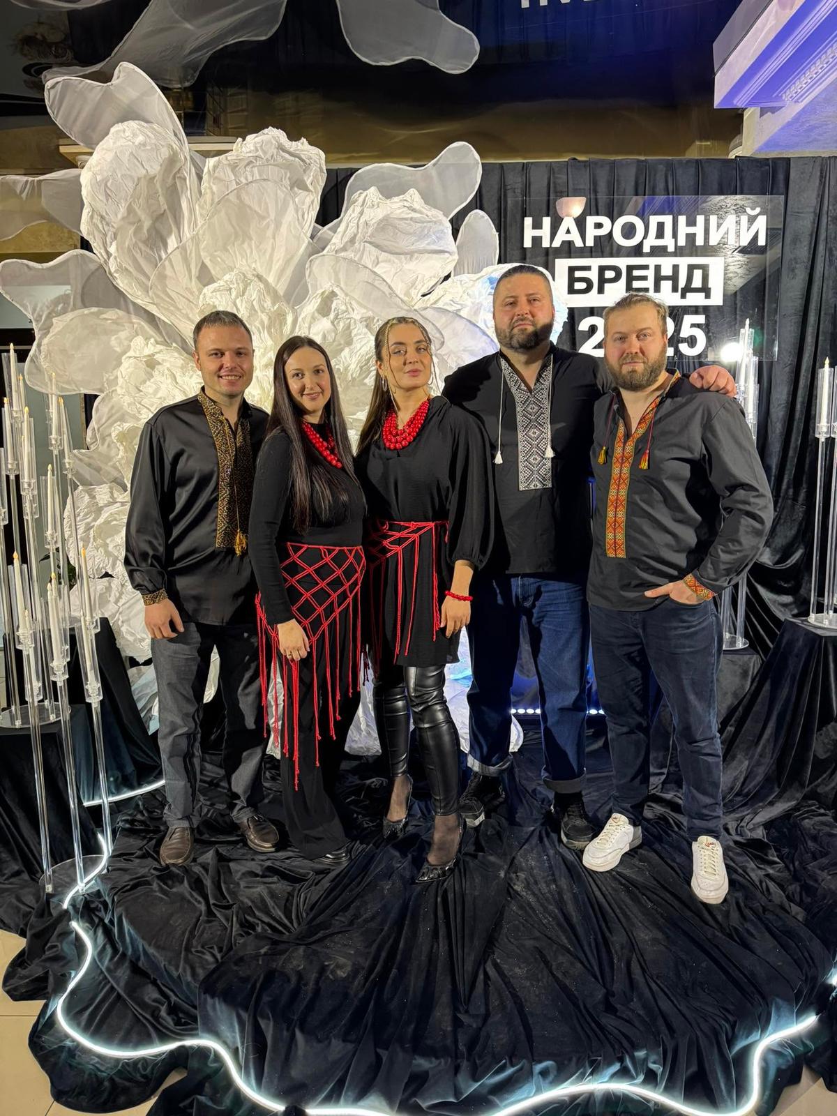 Гурт Bugs & Bunny у вишиванках на церемонії «Народний бренд»