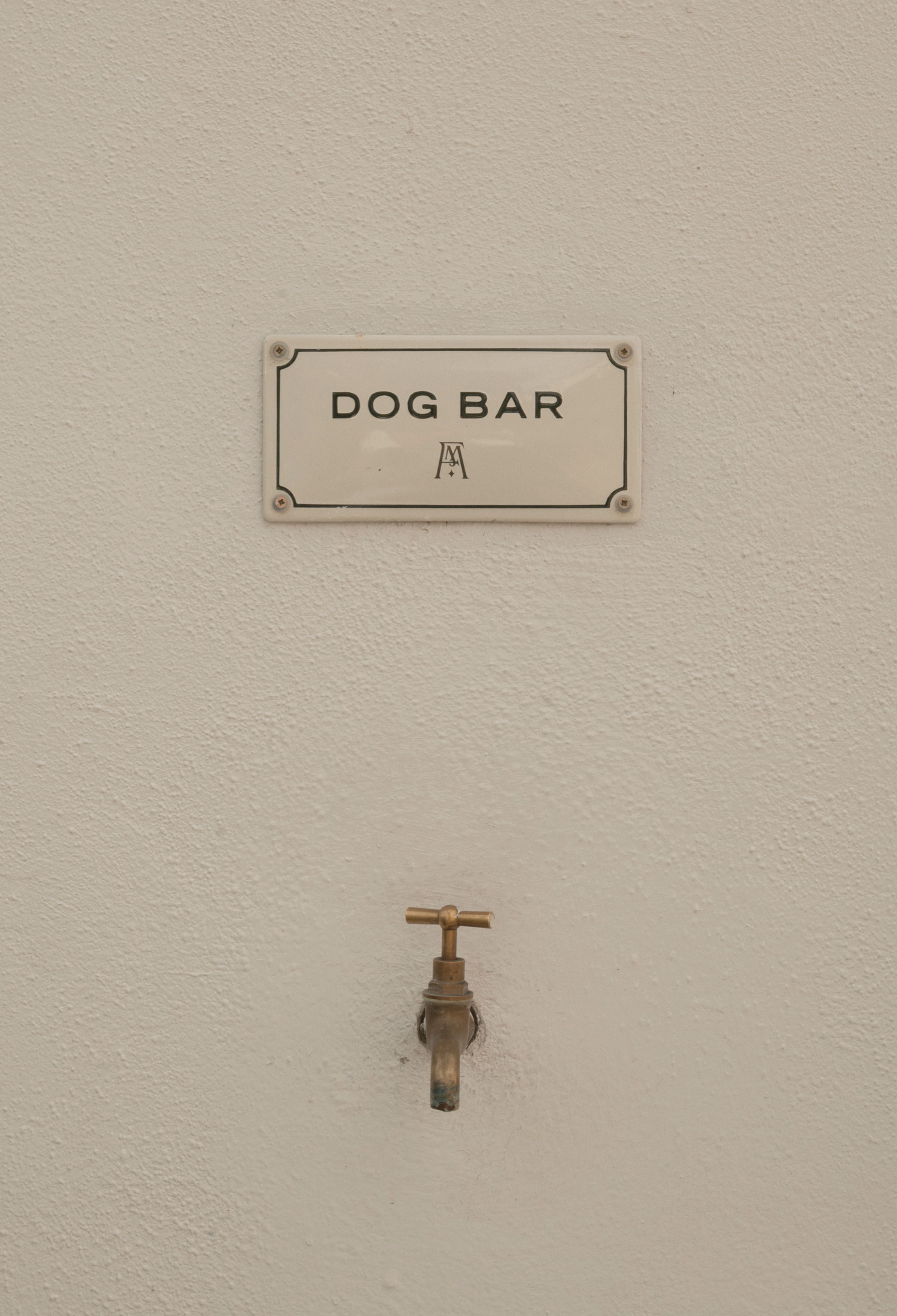 Dog bar at Forum