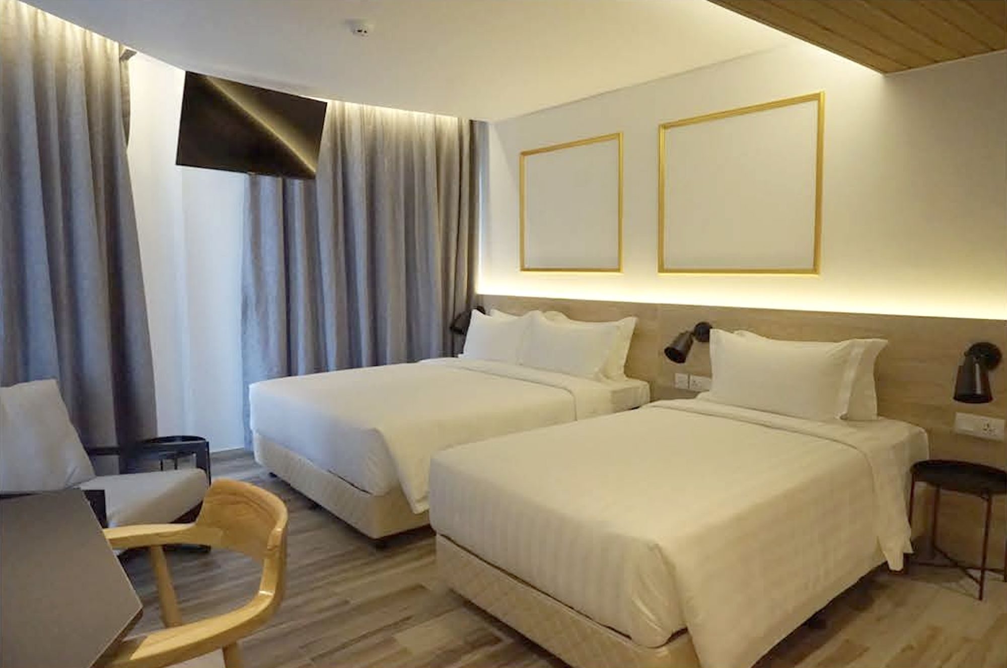 Santa Grand Hotels, Central Market — guest room