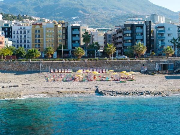 AI - The Nora Hotels Family Club *****