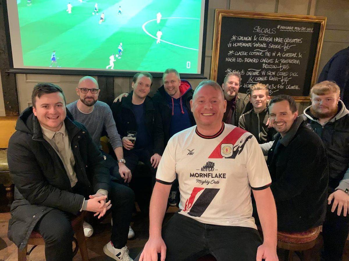 A few members of our community kindly invited me to the pub followed by a live game, it was awesome to meet people we'd be chatting with in the group for 6 months!