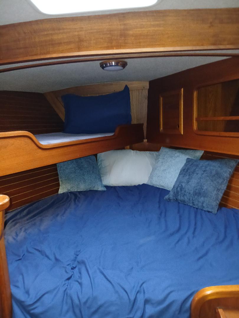 V berth cabin