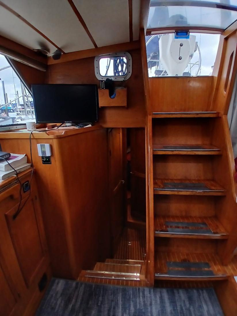 Pilot house to aft Stateroom