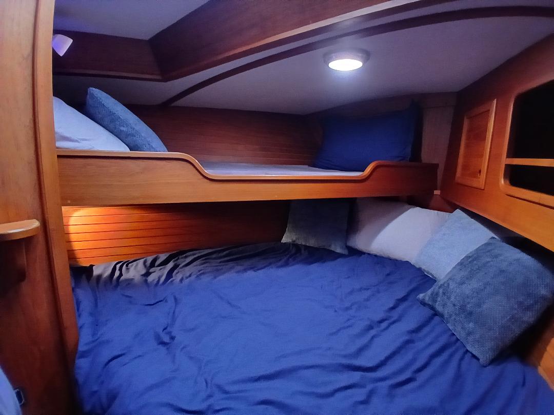V berth and bunk