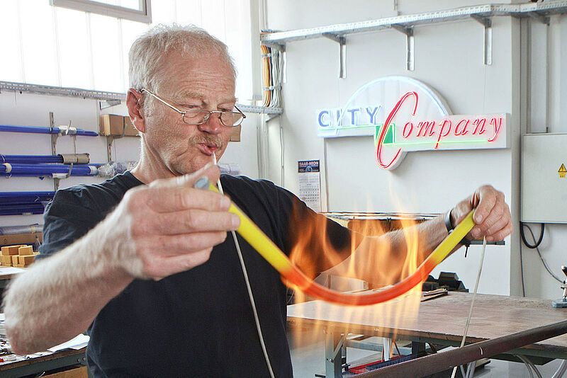 Neonschriftzüge + Neonwerbung