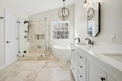 A CLASSIC PRIMARY BATHROOM DESIGNED TO LAST - Professional interior design project by Bonae Interiors