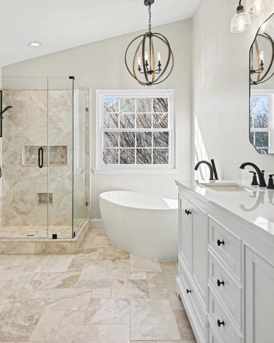 A CLASSIC PRIMARY BATHROOM DESIGNED TO LAST - Professional interior design project by Bonae Interiors