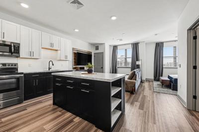 MOODY BACHELOR PAD WITH MAXIMUM IMPACT - Professional interior design project by Bonae Interiors