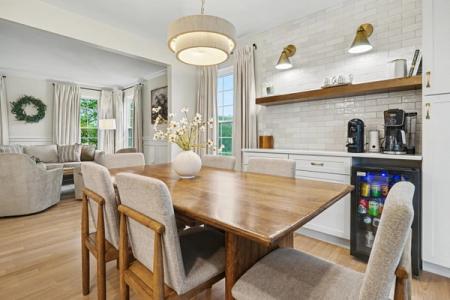 dining and beverage bar