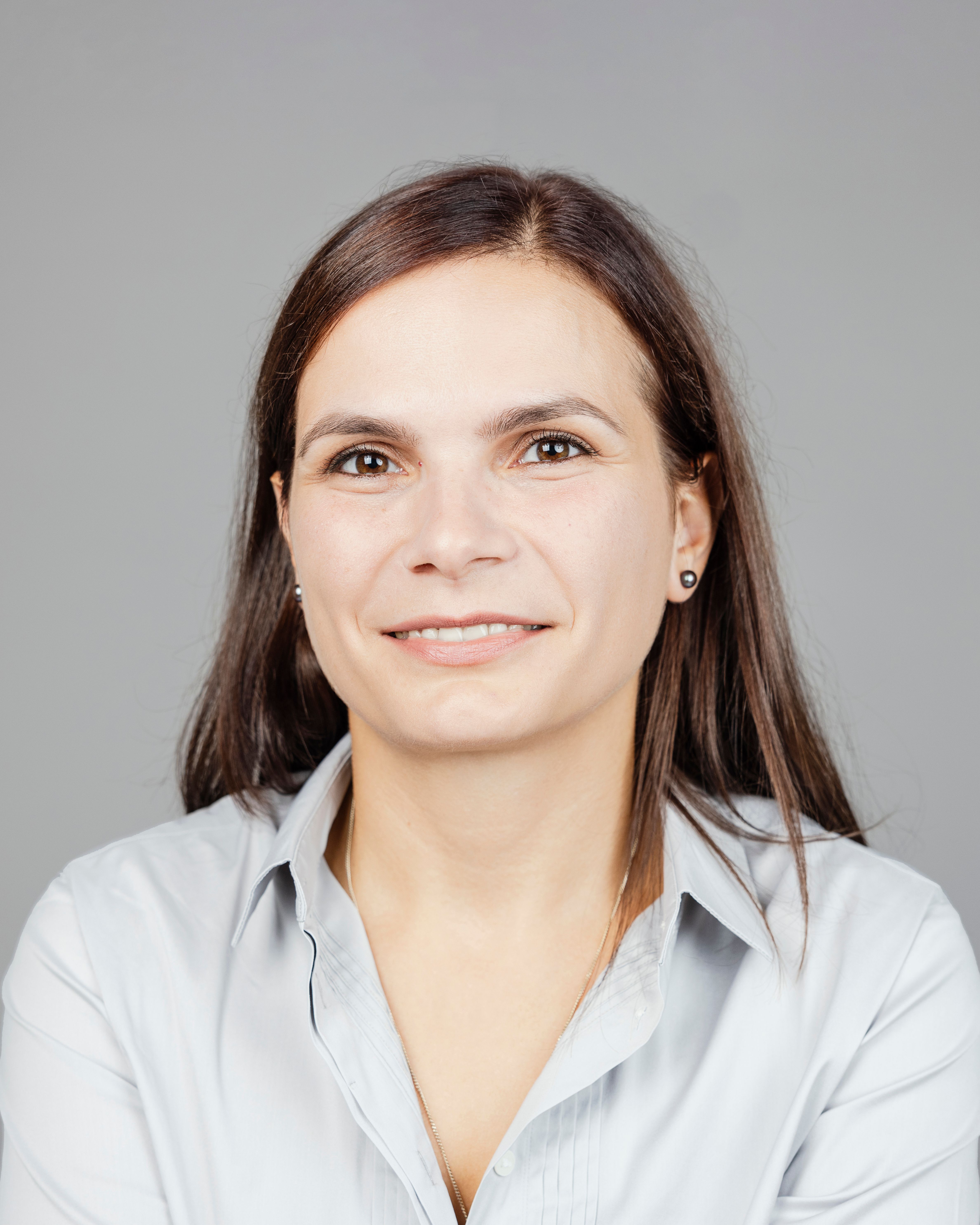 Woman wearing a white blouse