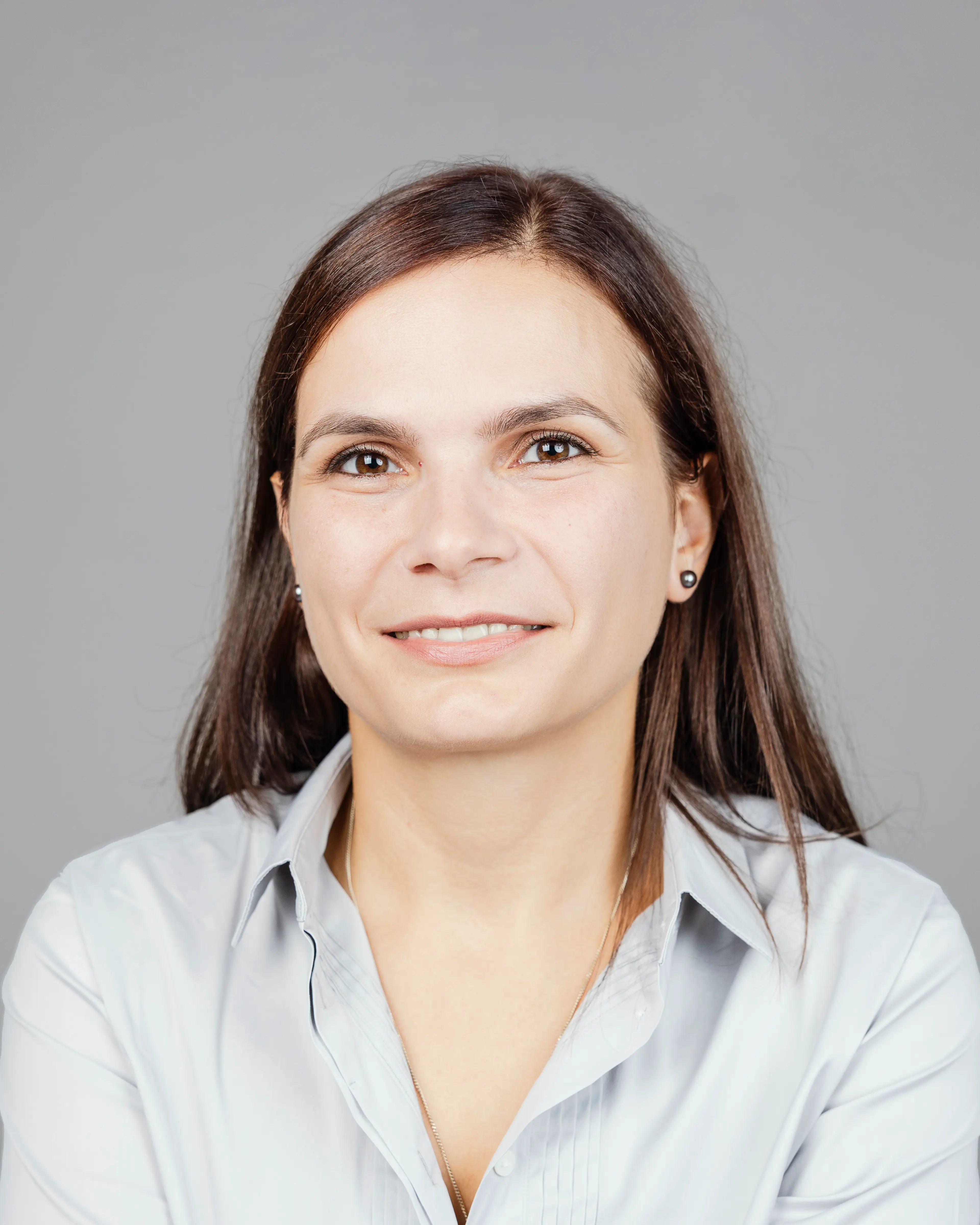 Woman wearing a white blouse