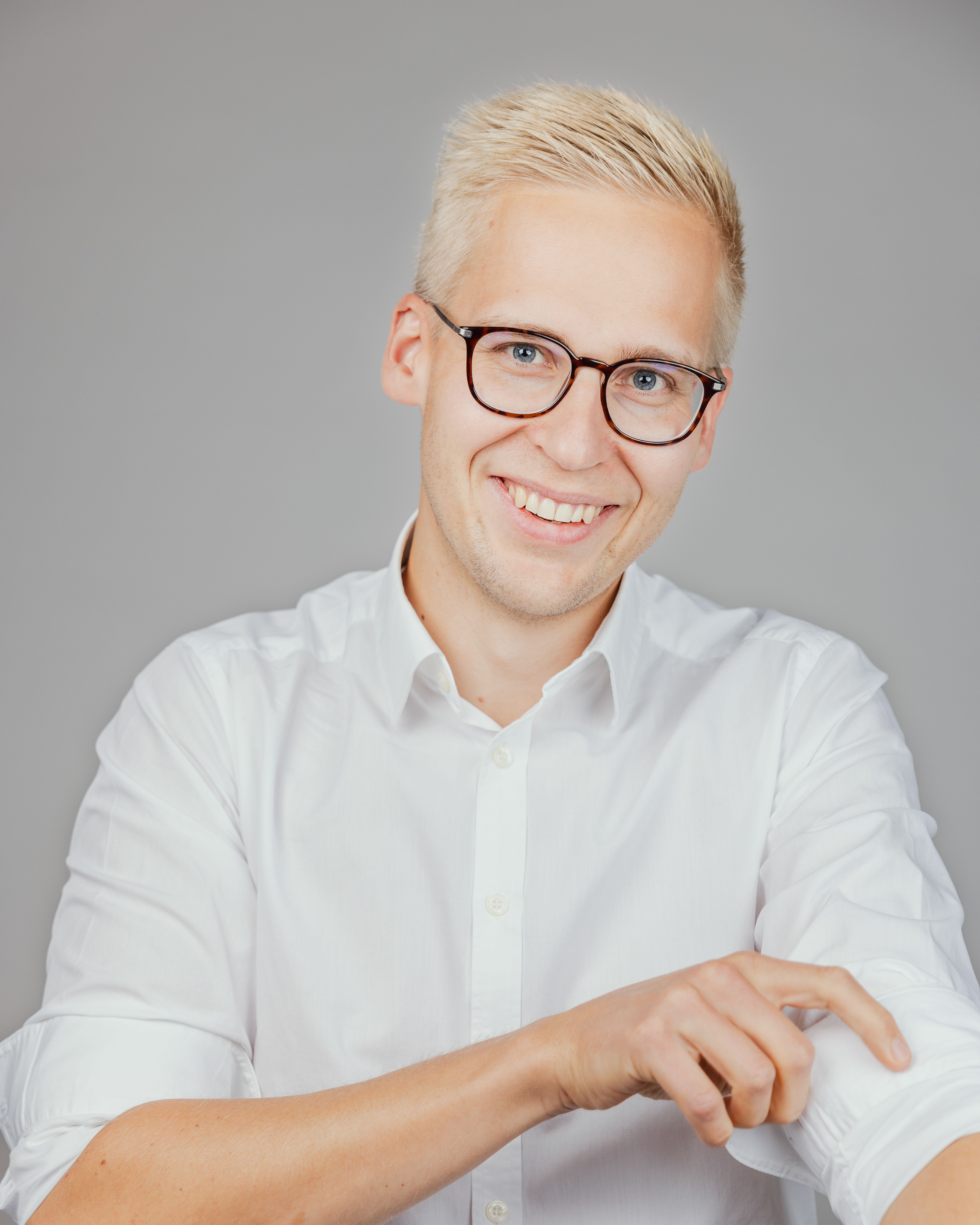 Smiling man with white shirt
