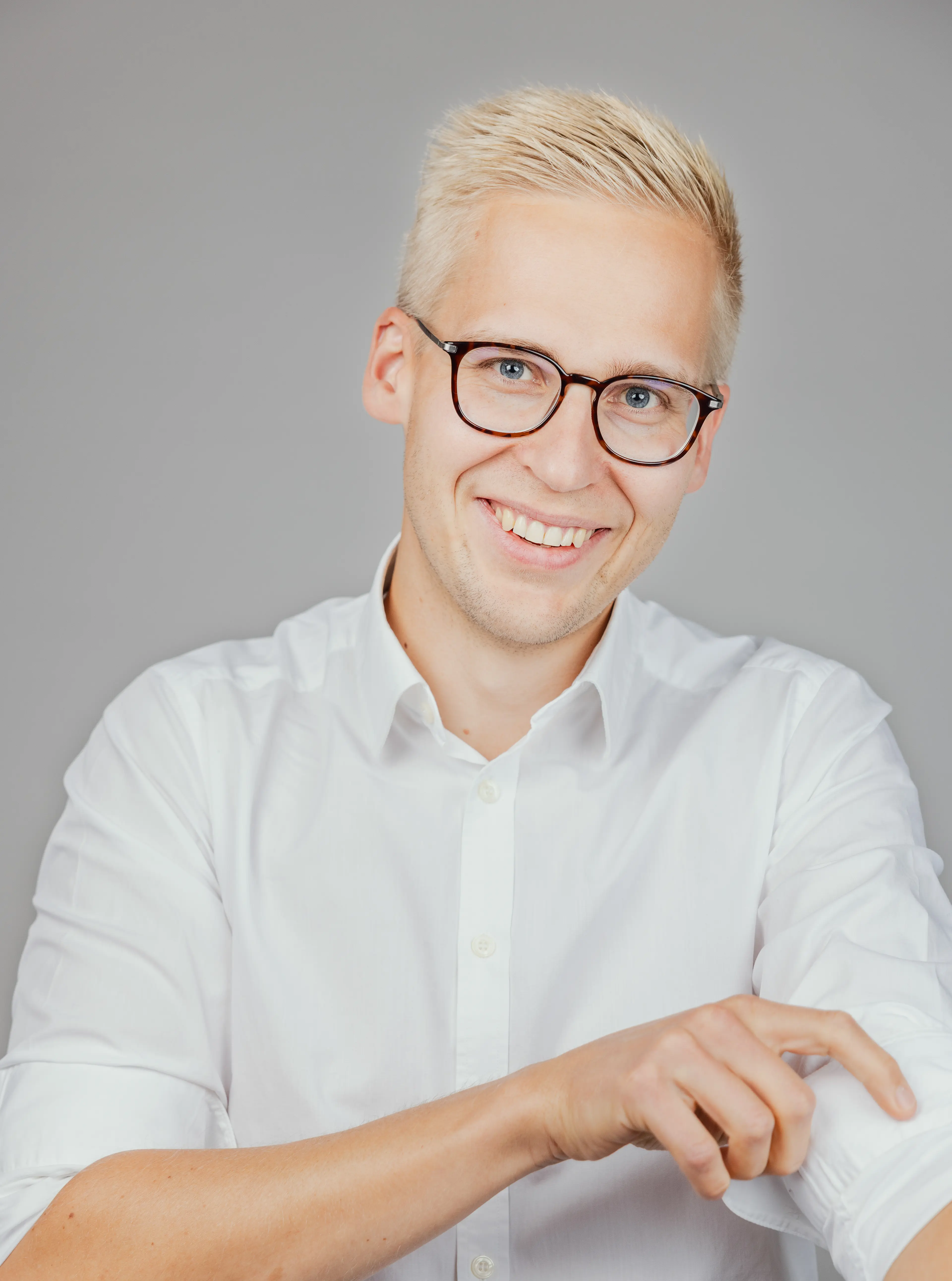 Smiling man with white shirt