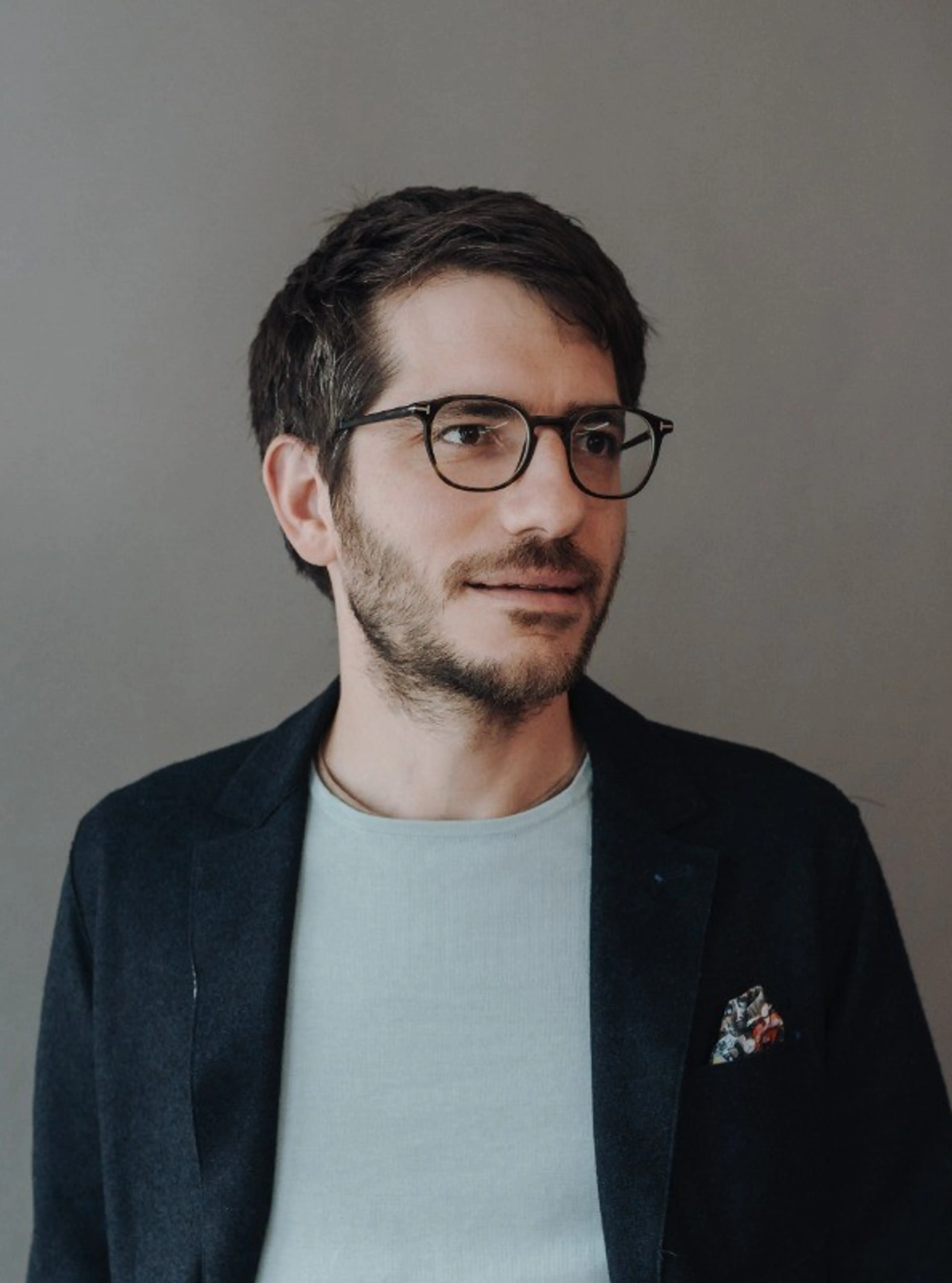 Smiling man with glasses.