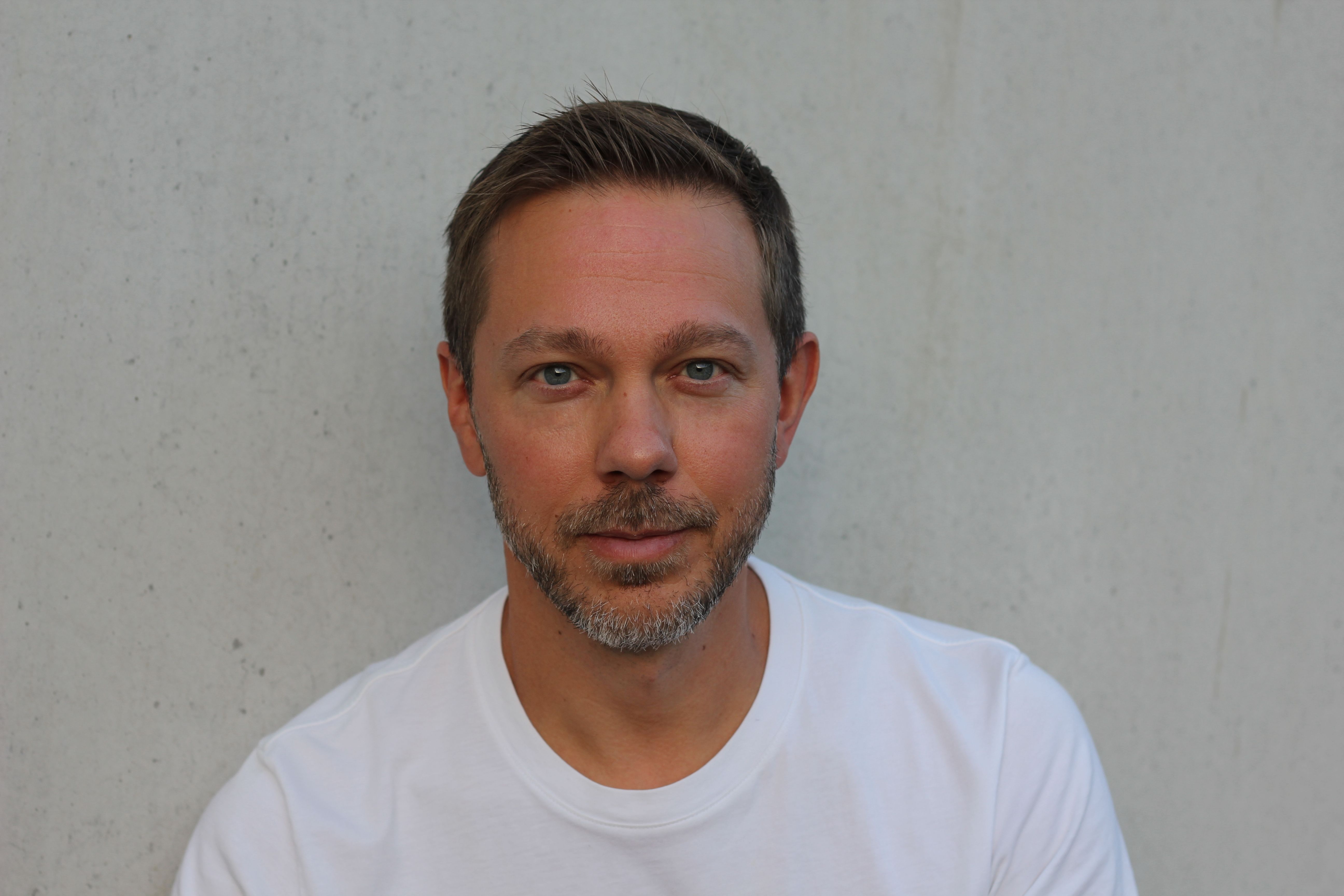 Man wearing a white t-shirt.