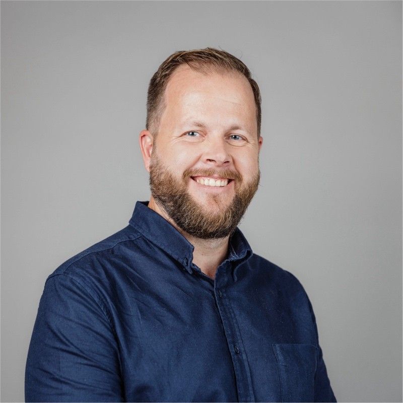 Image of male consultant, wearing a blue shirt