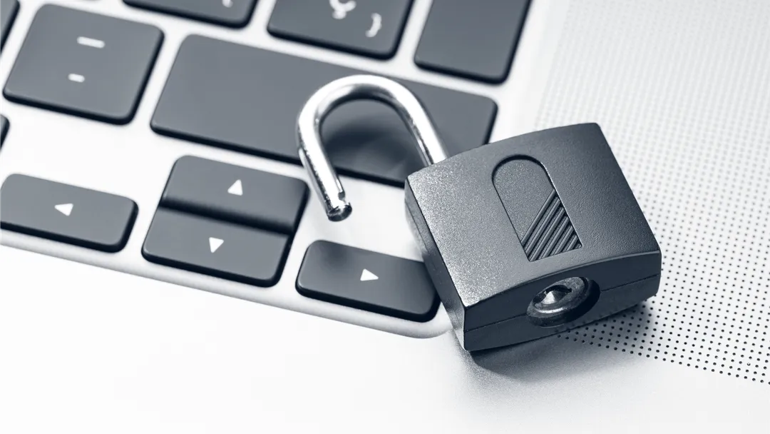 Cardboard with a security icon on it to picture information security