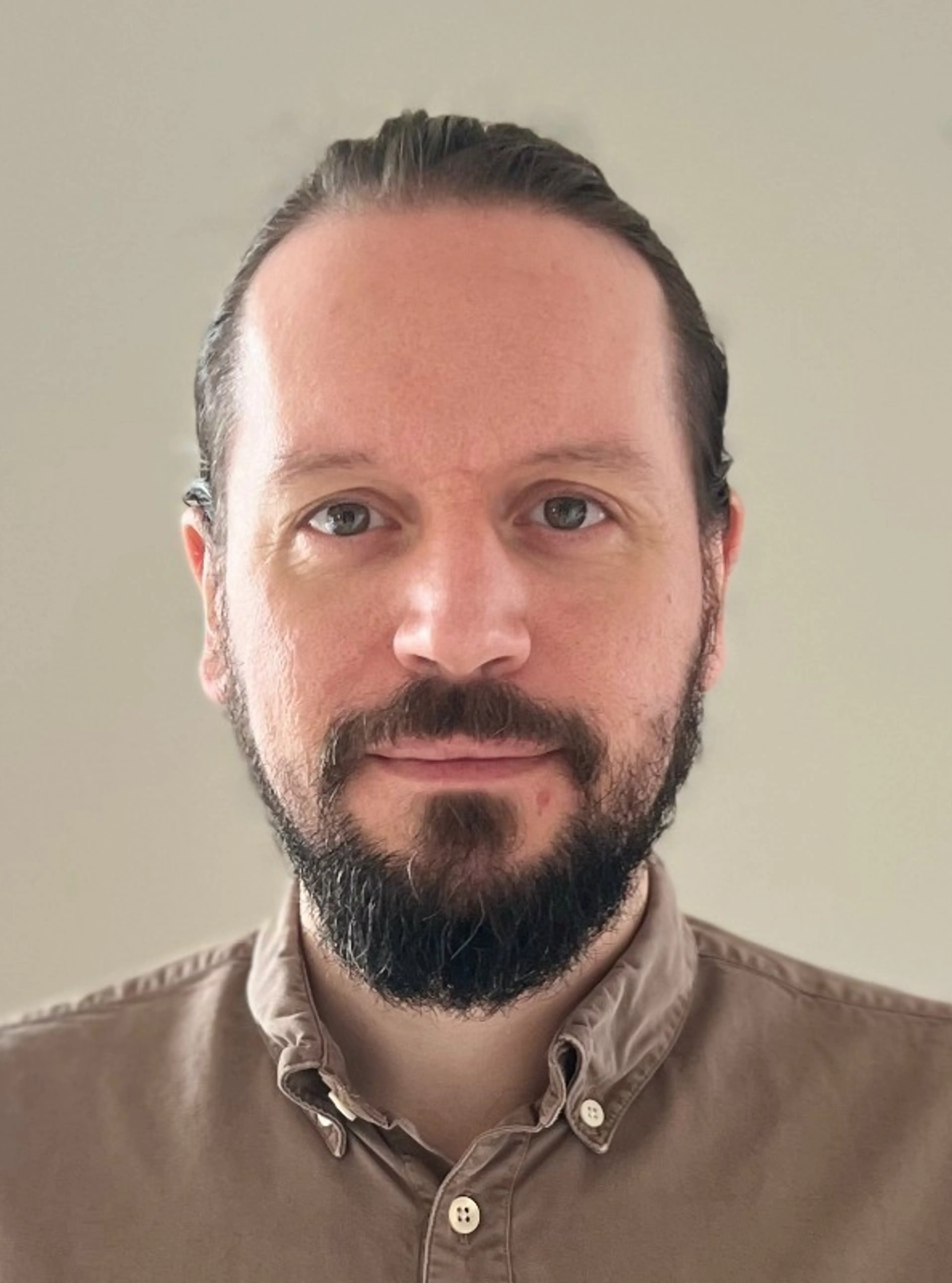 Image of male consultant wearing a brown blouse