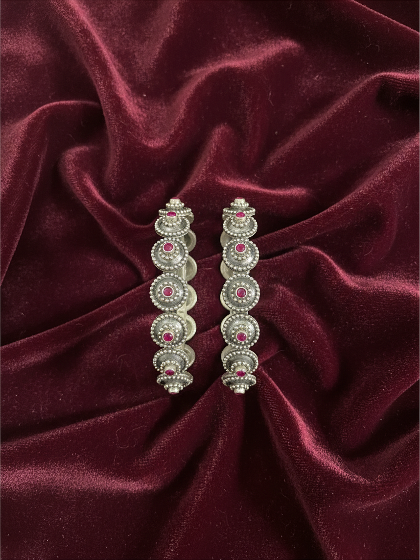 Antique bangle 