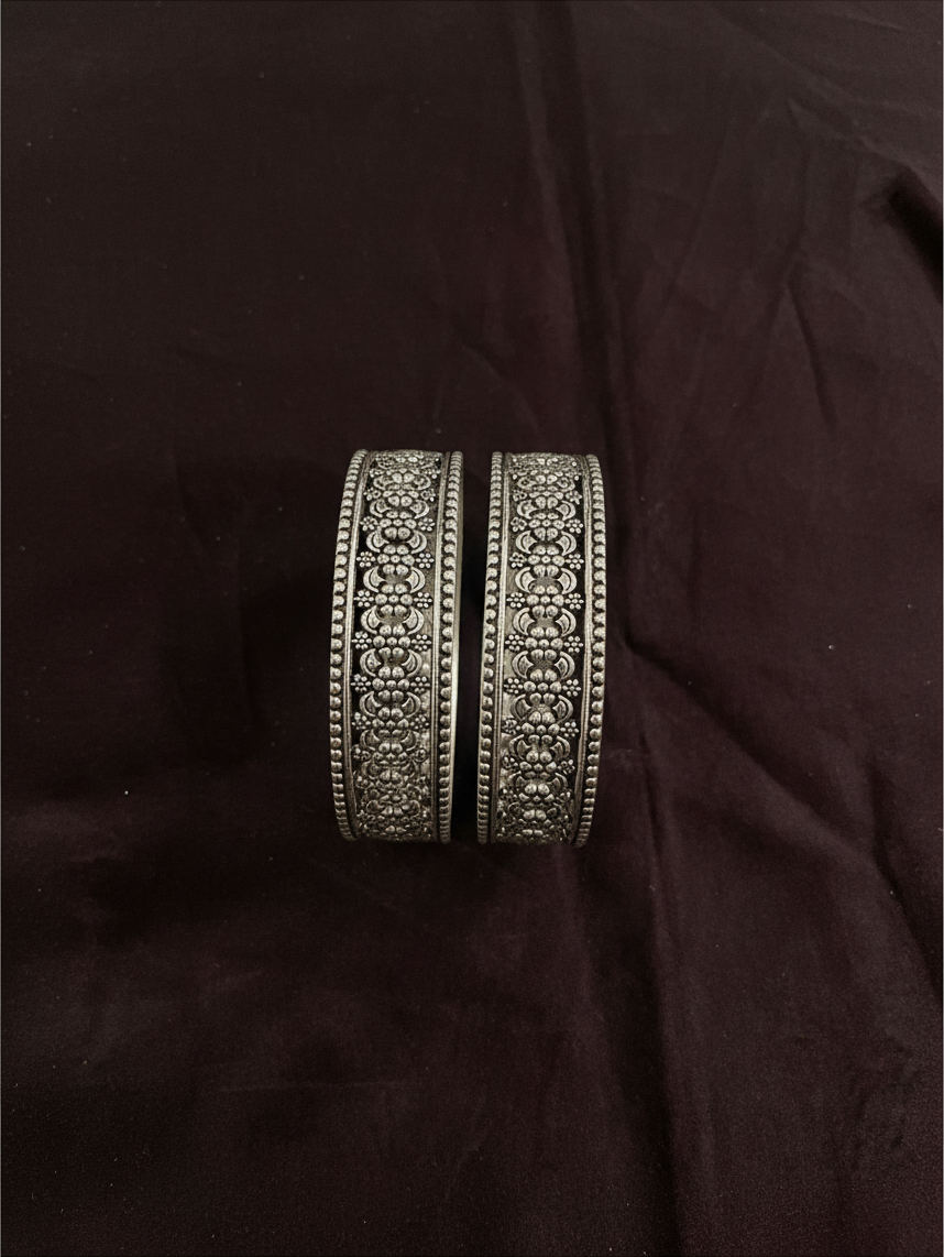 Antique bangle 