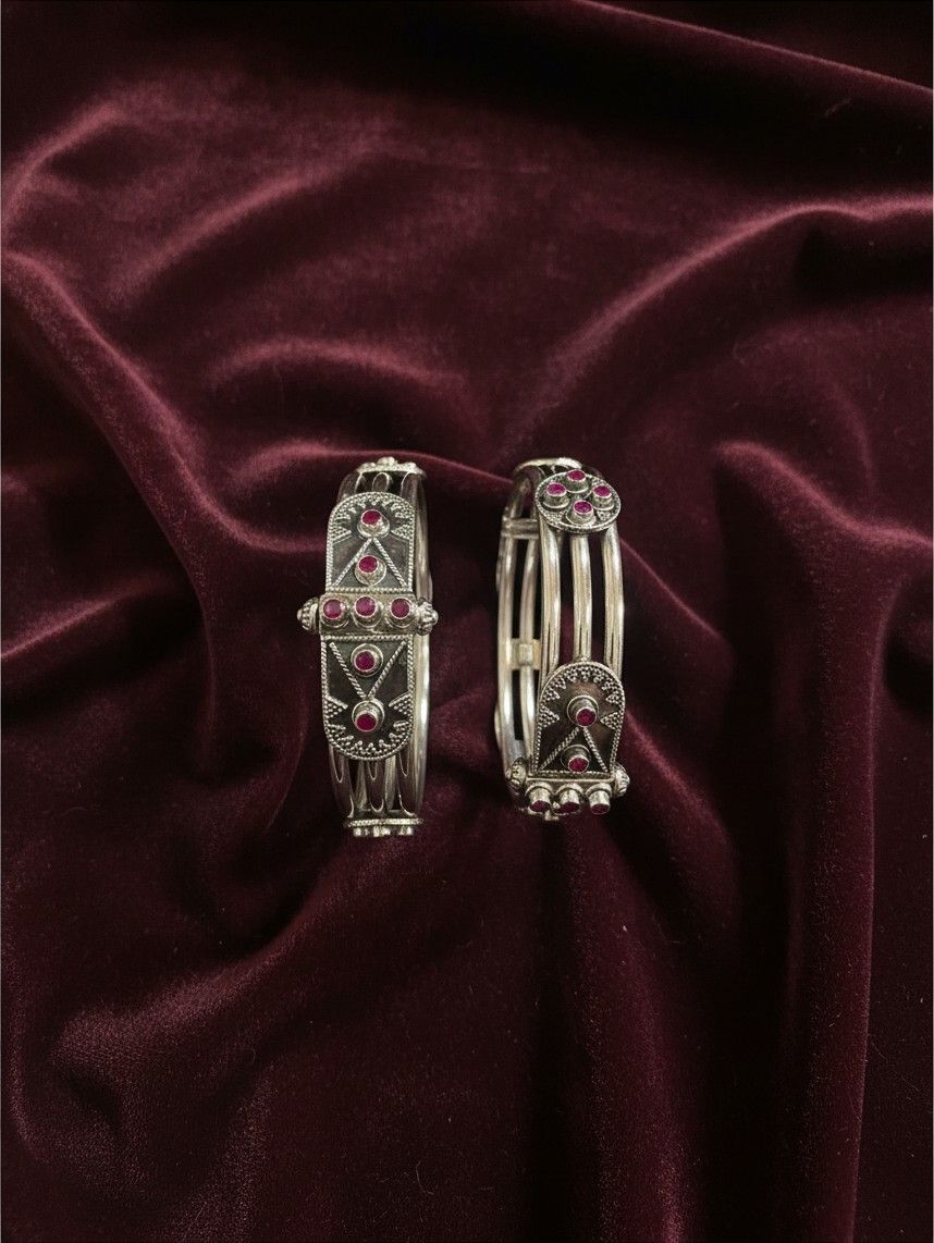 Antique bangle 
