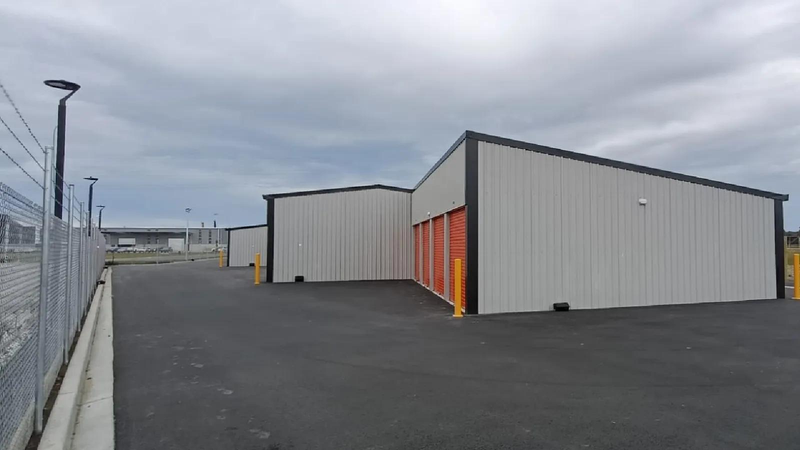 BOLLARDS & SAFETY RAILS