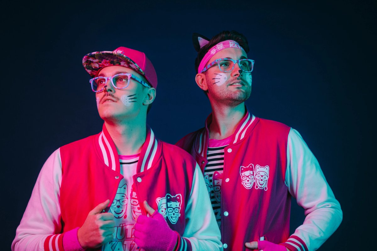 DJ Team Mütze Katze Portrait