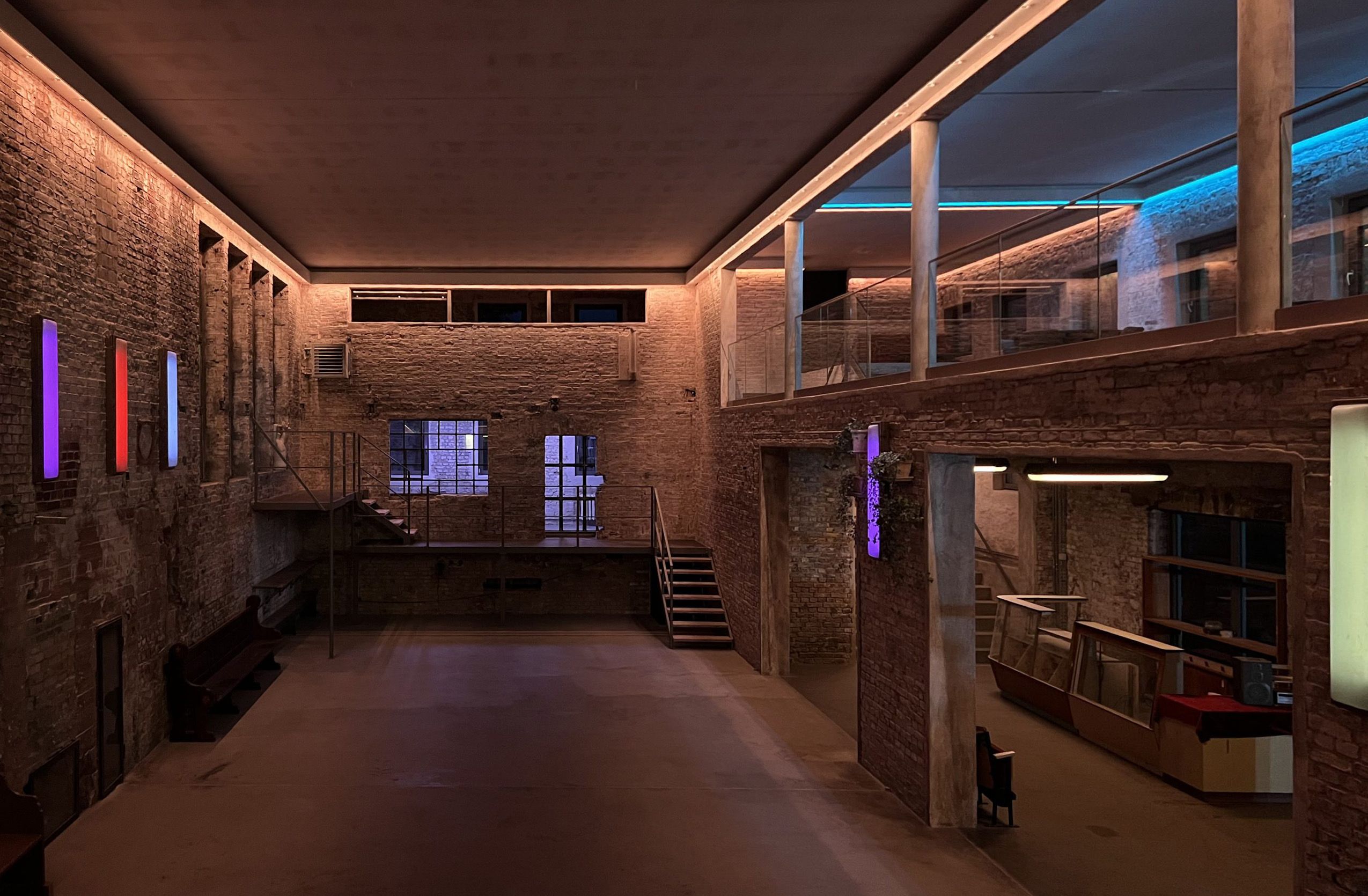 Heizhalle - Main hall with modern lighting