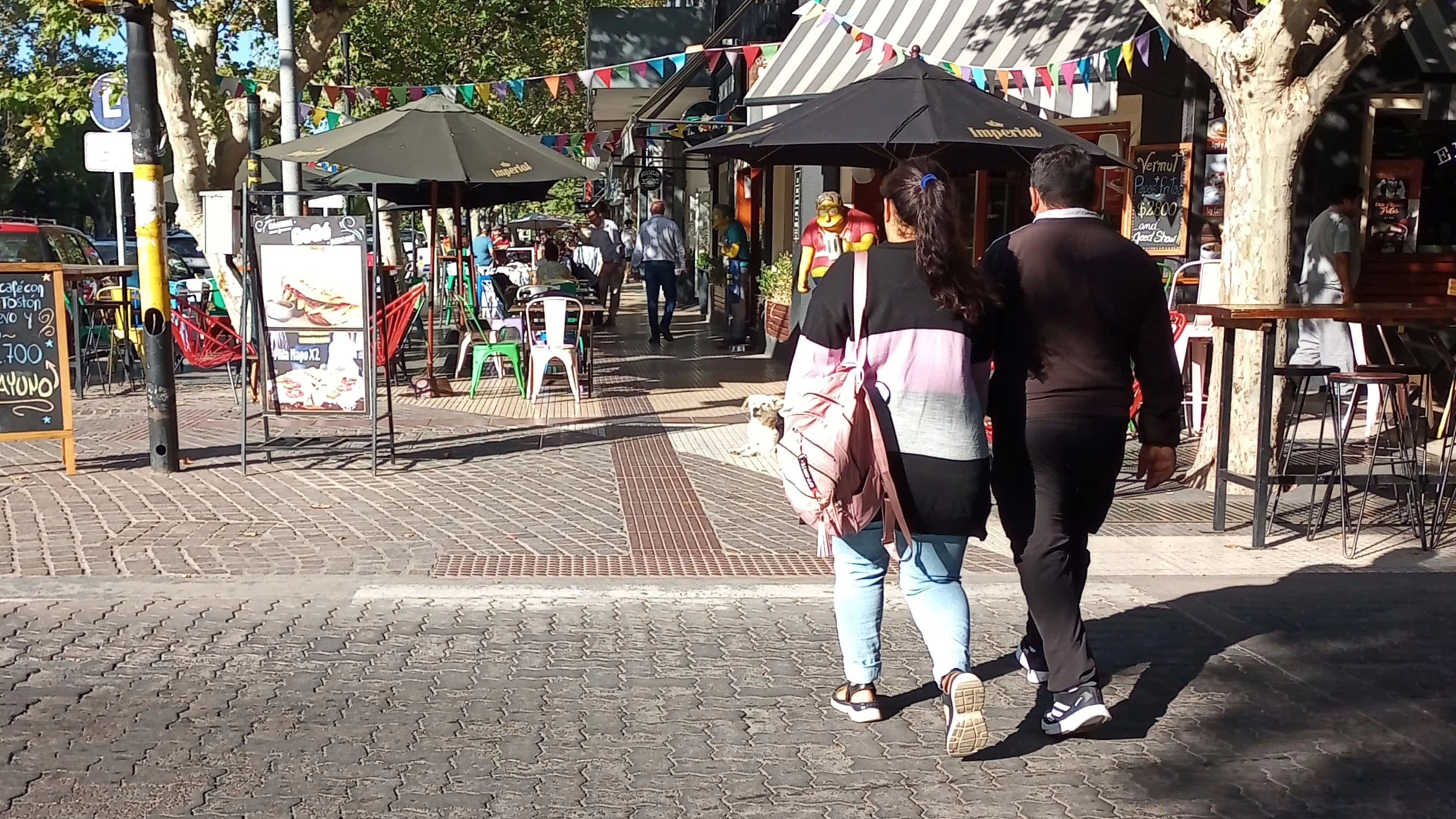 Comercio en los fines de semana largos de marzo y abril