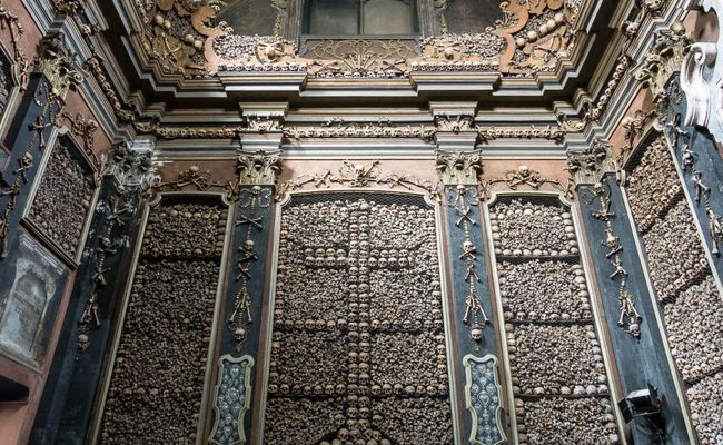 Imposante décoration de cette petite chapelle