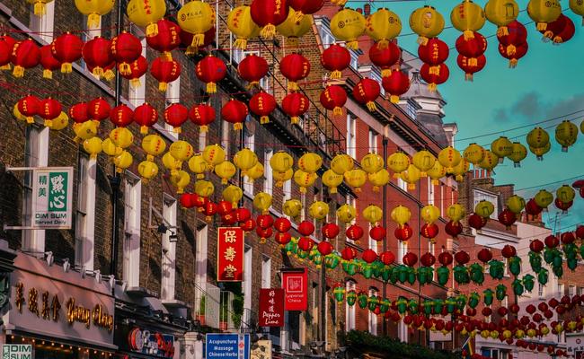 Les décorations dans les rues de Chinatown