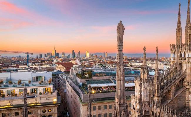 Les meilleurs couchers de soleil de Milan s'observent depuis la terrasse de la Cathédrale