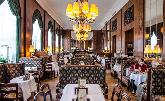 La somptueuse salle du café