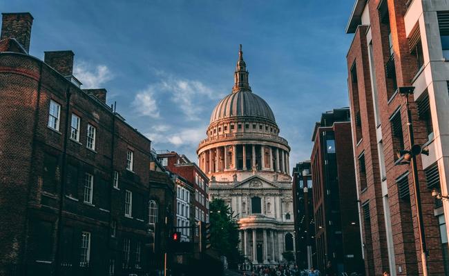 A quelques rues de l'entrée de la Cathédrale Saint Paul