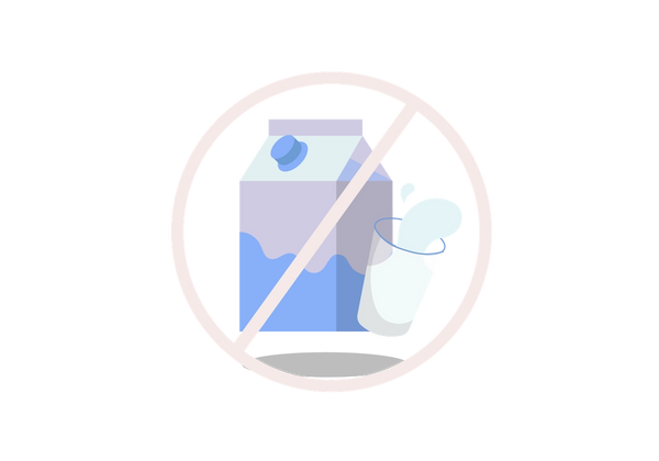Jarra de leche azul y violeta con un vaso de leche derramada detrás de un símbolo rosa "no".
