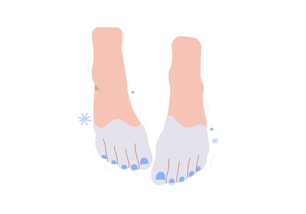 Dois pés com azul claro cobrindo os dedos e subindo pelos pés. As unhas dos pés são azuis médias e flocos de neve azuis circundam os pés.