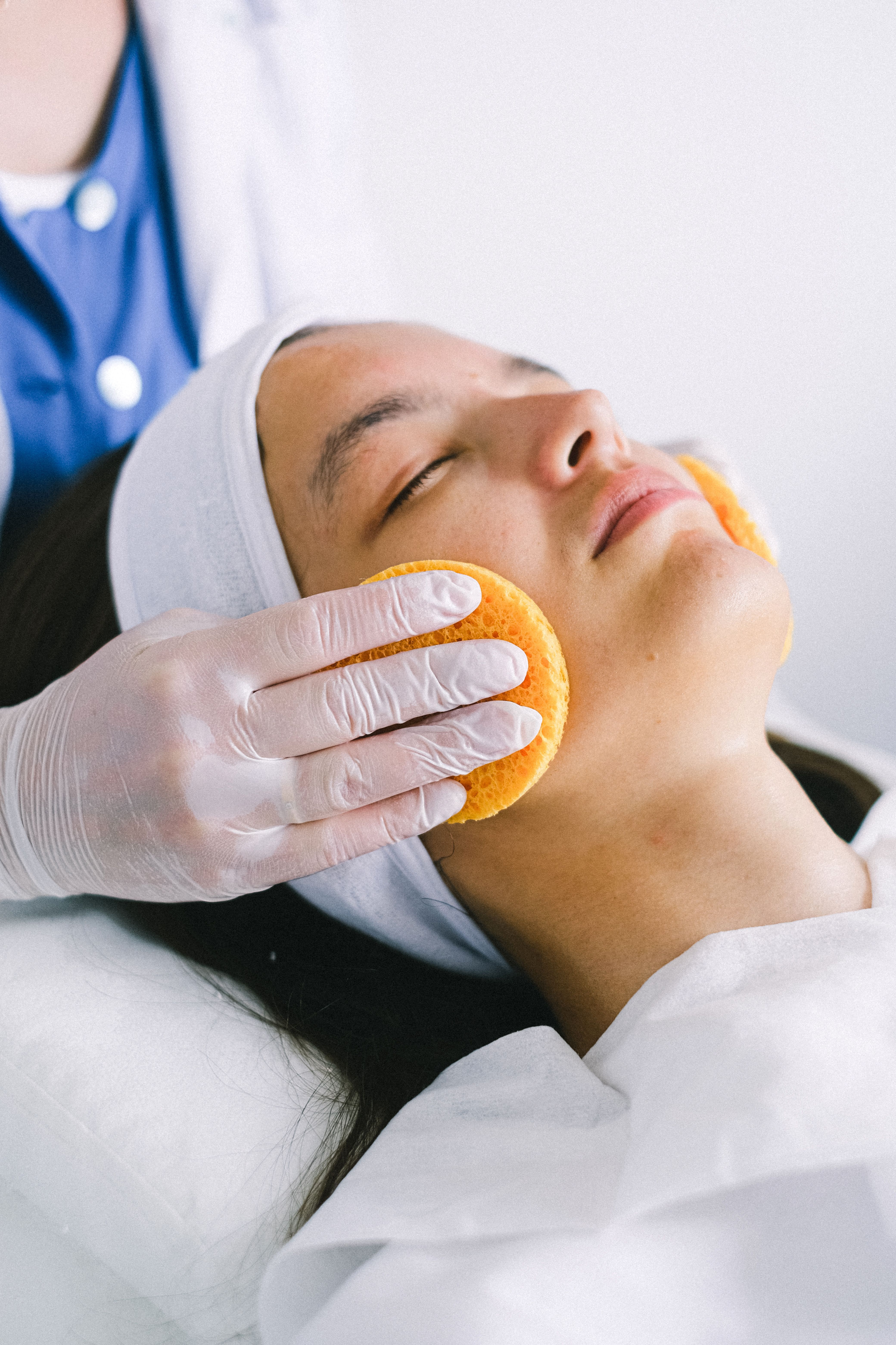 Professional aesthetic clinic setup for skin hydration treatments in Lahore