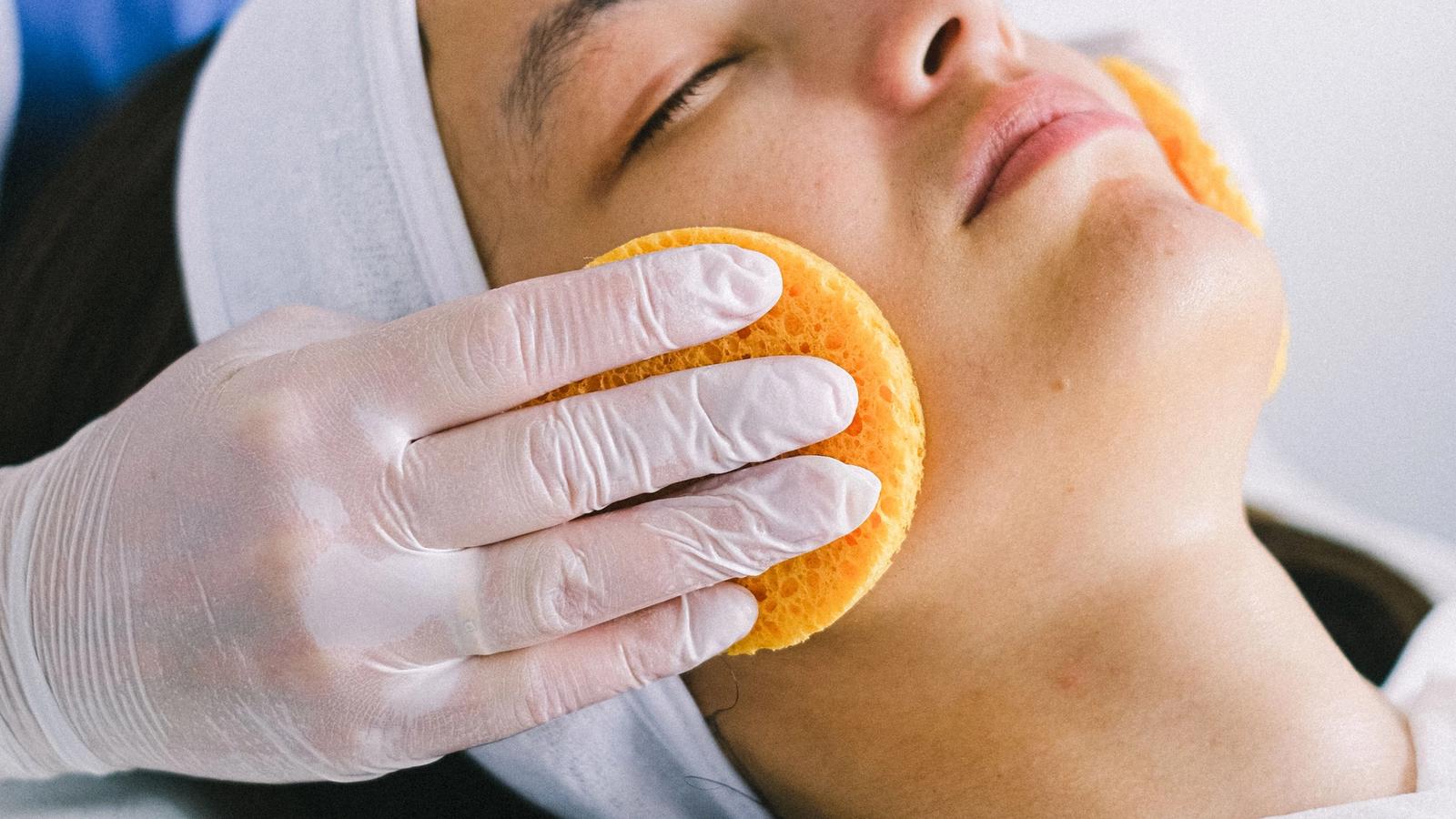 Professional aesthetic clinic setup for skin hydration treatments in Lahore