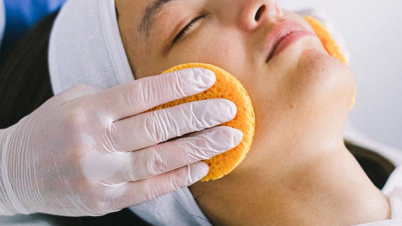 Professional aesthetic clinic setup for skin hydration treatments in Lahore