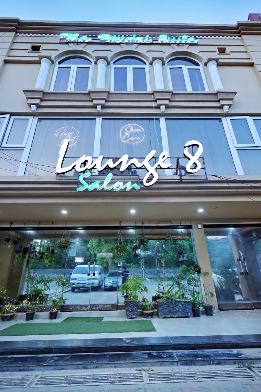 Hair wash and blow dry styling setup at Lounge 8 Salon in DHA Phase 1 Lahore