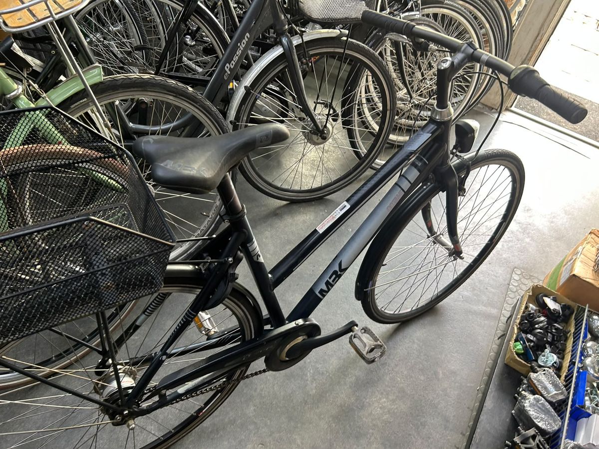 Sporty citybike MBK Brugte med bog  kurv og  Lås ..7 indvendige gear