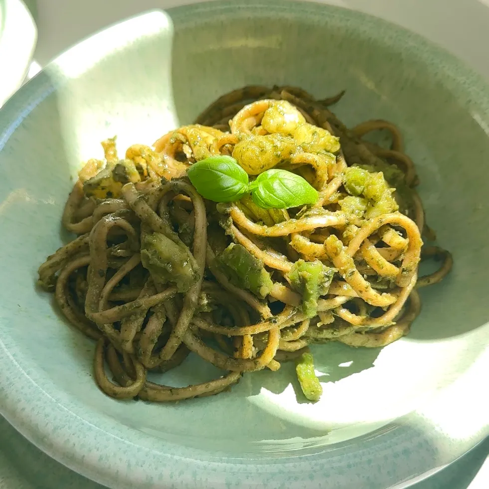 Linguine al pesto vegano con patate e fagiolini 