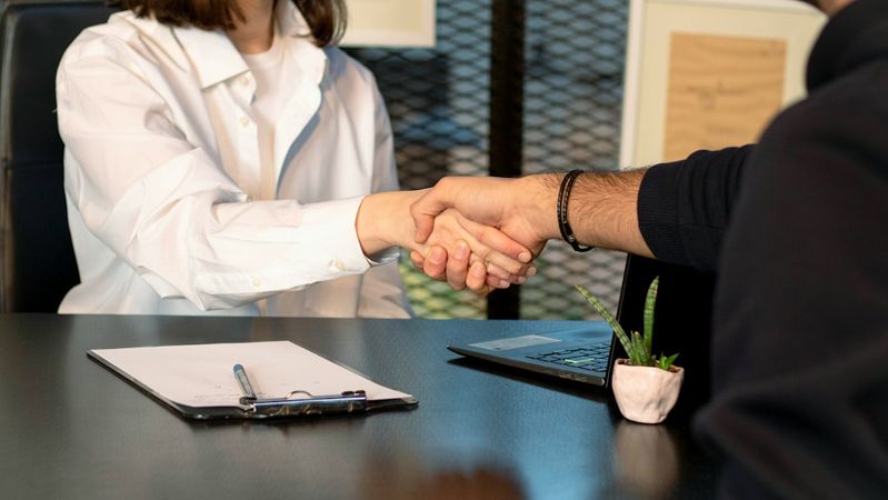 What Is a B2B Sale? Definition, Process & FAQ (2026 Guide)